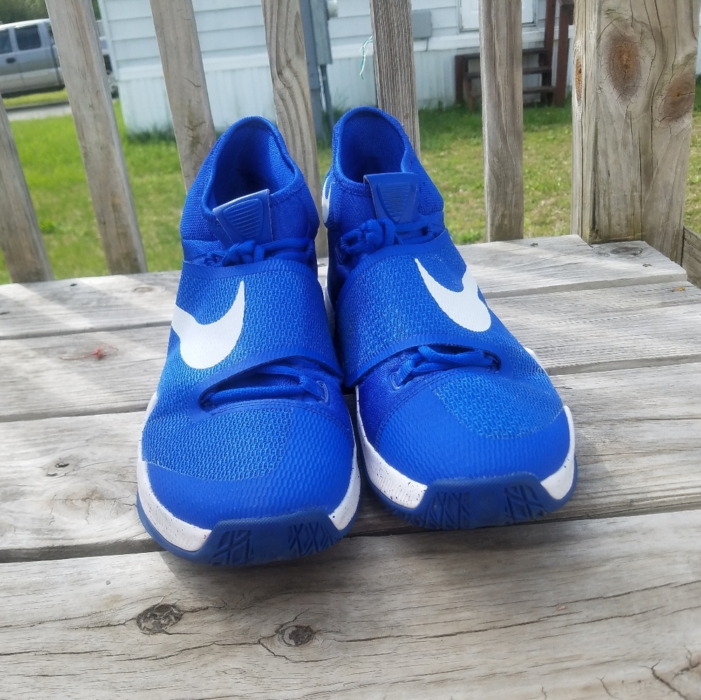 Men's Nike shoes (size 11 half)